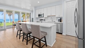 Private kitchen - Tropical Oceanfront Paradise (Waianae)