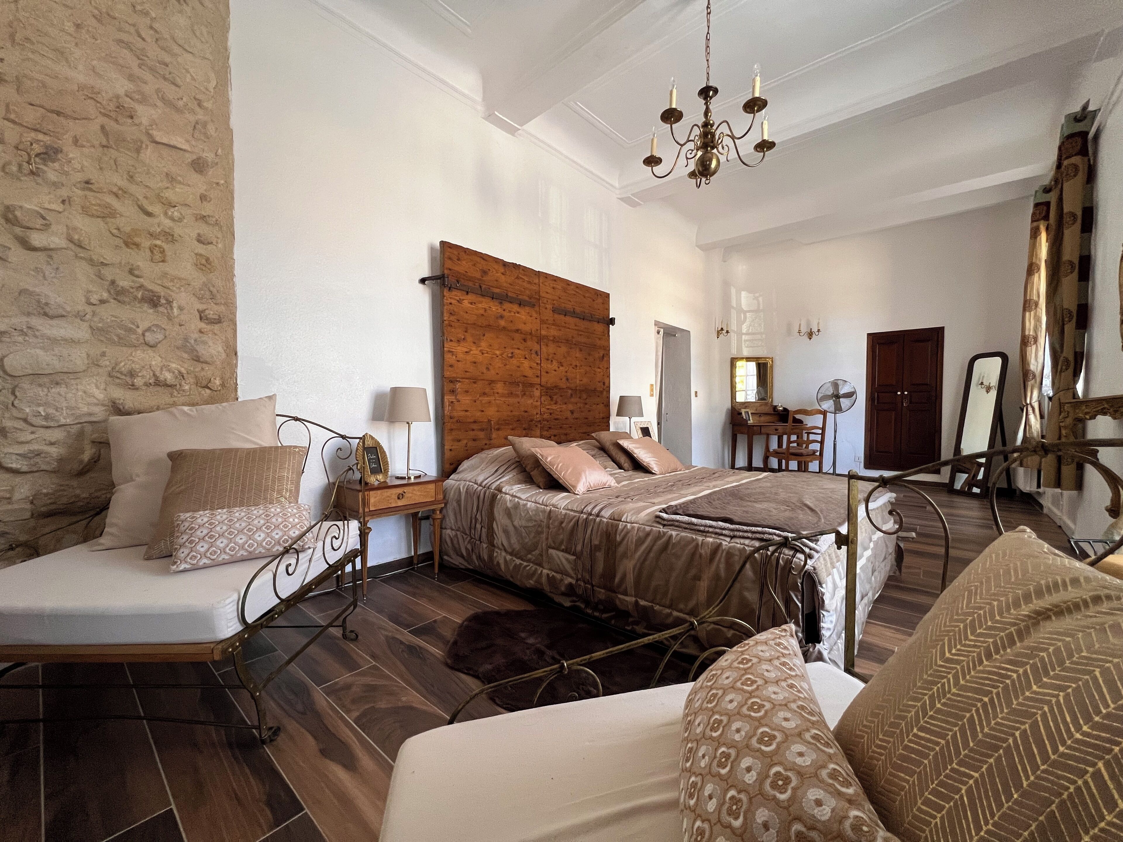 5 bedrooms, iron/ironing board, travel cot, free WiFi