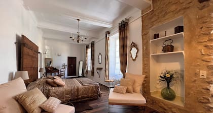 Domaine Régine, 15th century country house for 10 people in the heart of Provence