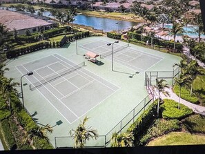 Sports court - Beautiful 2-bdrm villa in Bonita Springs FL with WiFi, garage, active community (Bonita Springs)