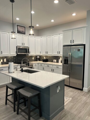 Beautiful 2-bdrm villa in Bonita Springs FL with WiFi, garage, active community