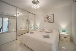 1 slaapkamer, een strijkplank/strijkijzer, gratis wifi, beddengoed