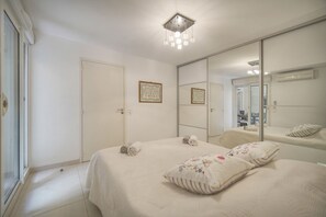 1 chambre, fer et planche Ă repasser, Wi-Fi gratuit, draps fournis