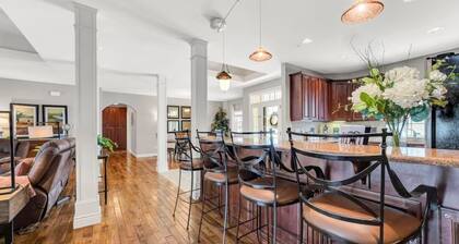 Winter You Just Solved Summer Logistics! 4BD Suites, One-Level – Great Location!