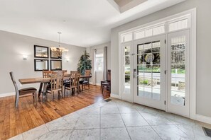 Dining - Bond Over Breakfast, Not Bathroom Lines – 4BD Suites–One-Level–Great Location! (Branson)