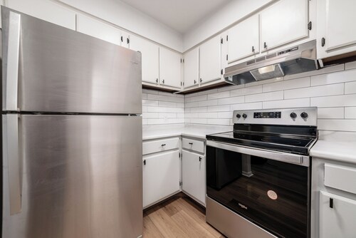 Furnished Resort Style Apartment w/ WIFI & Parking