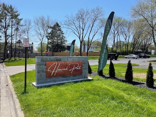 Furnished Resort Style Apartment w/ WIFI & Parking