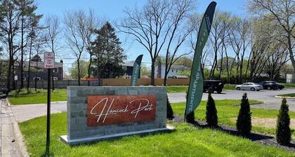 Furnished Resort Style Apartment w/ WIFI & Parking