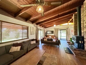 Smart-TV, peis, videospill og bordtennis