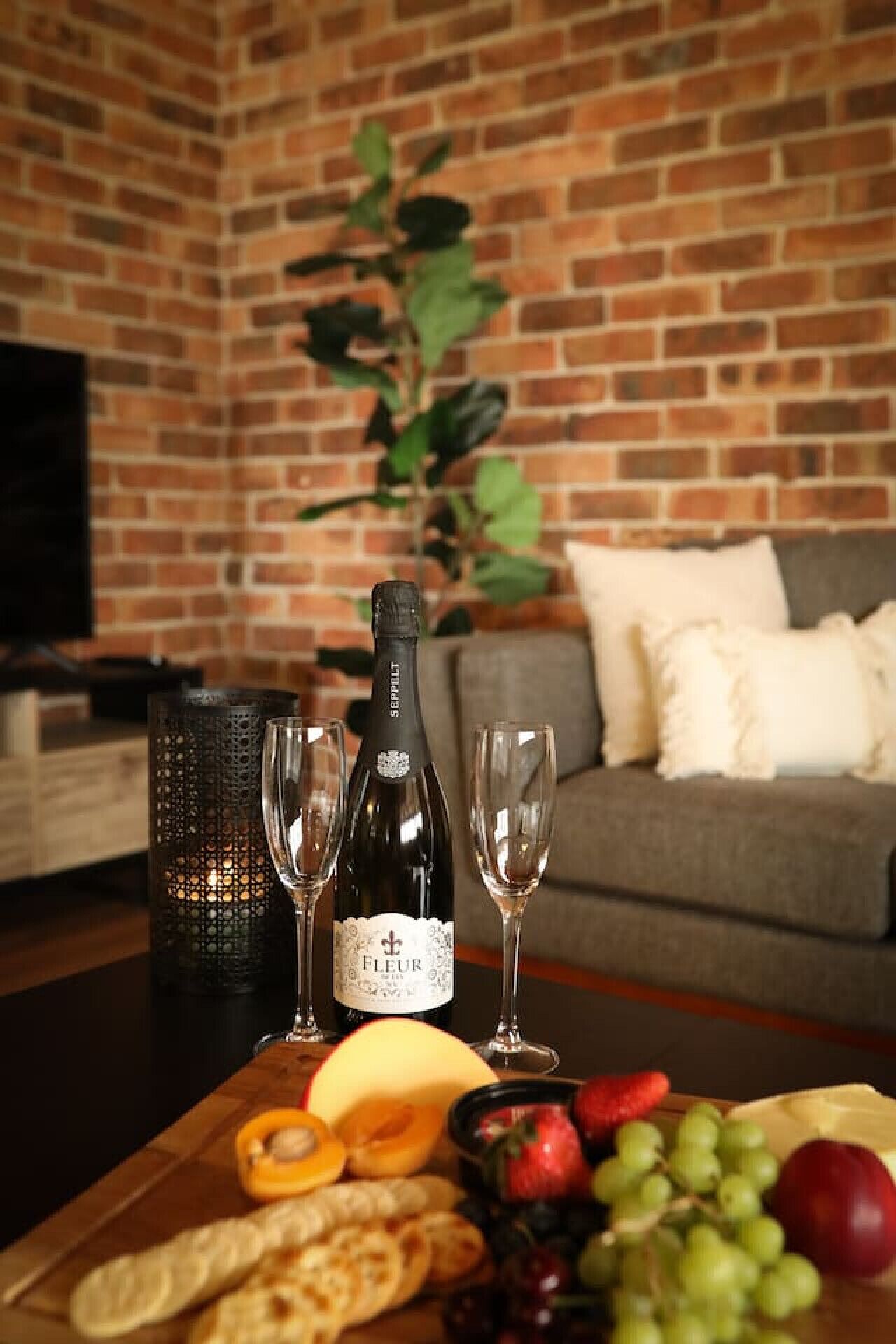 Smart TV, fireplace, video games, ping pong