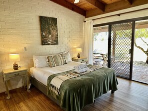 6 habitaciones, escritorio y tabla de planchar con plancha 