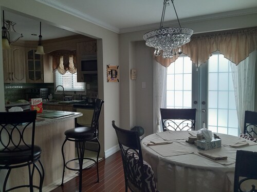 Hugh Furnished  Private  Bedroom  Private  Washroom