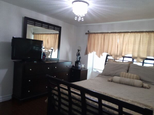 1 chambre, fer et planche à repasser, Wi-Fi, literie fournie