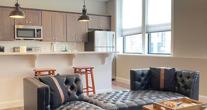 Luxury Loft/King Bed - Civic Center/Cafe/Brewery/Farmers Market - FREE Gar Park