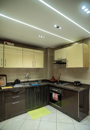 Paper towels - Chic Modern Apartment Steps from The Train Station. Fully Renovated (Unknown)