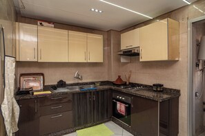 Paper towels - Chic Modern Apartment Steps from The Train Station. Fully Renovated (Unknown)