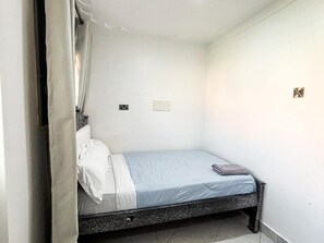 1 slaapkamer, een strijkplank/strijkijzer, wifi, beddengoed