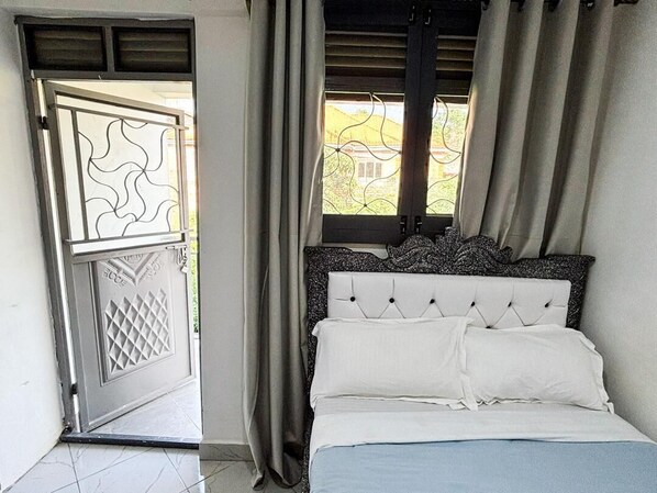 1 bedroom, iron/ironing board, WiFi, bed sheets - Economy Standard Room Entebbe with Nature View Balcony (Entebbe)