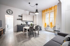 Unclassified image, 5 of 27, button