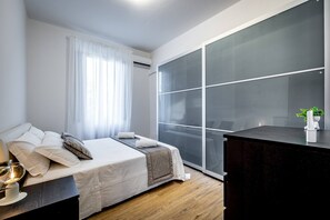 2 chambres, fer et planche à repasser, lit parapluie, Wi-Fi gratuit