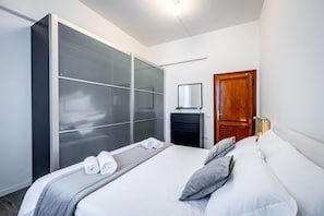 2 bedrooms, iron/ironing board, travel cot, free WiFi