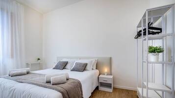 2 bedrooms, iron/ironing board, travel cot, free WiFi