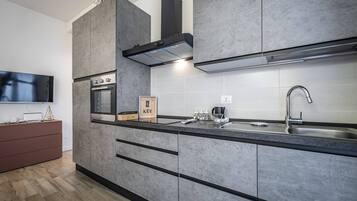 Four, plaque de cuisson, cafetiĂšre/bouilloire