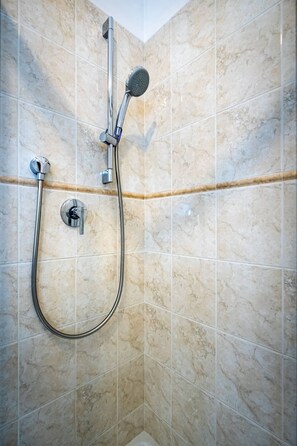 Dusche, Haartrockner, Seife