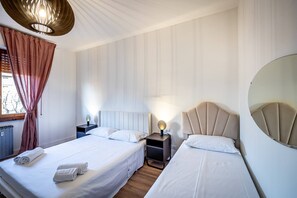 Unclassified image, 3 of 28, button - YiD bright with parking (Firenze)