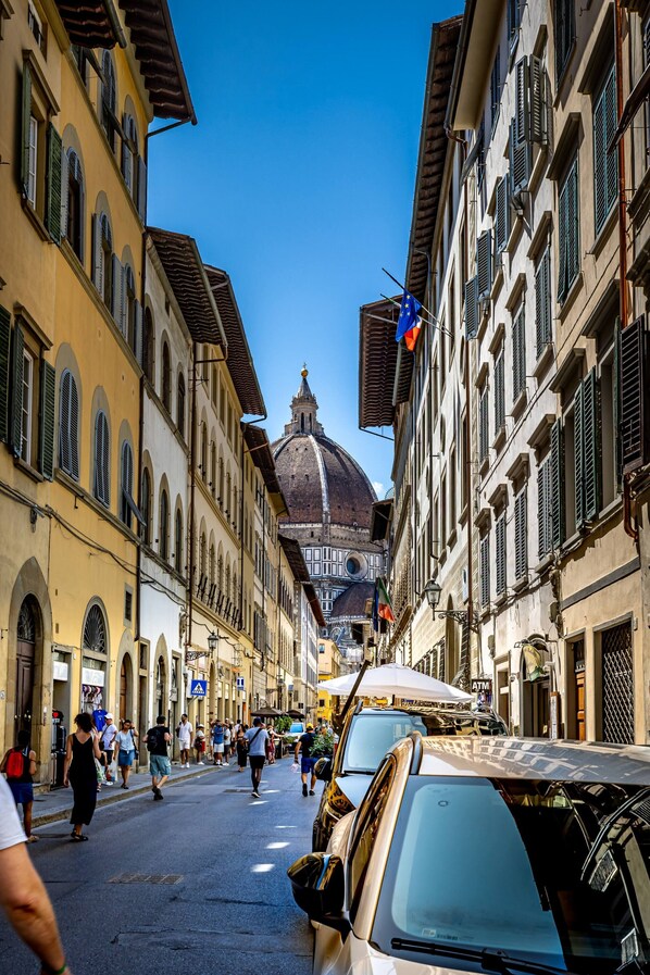 Unclassified image, 1 of 23, button