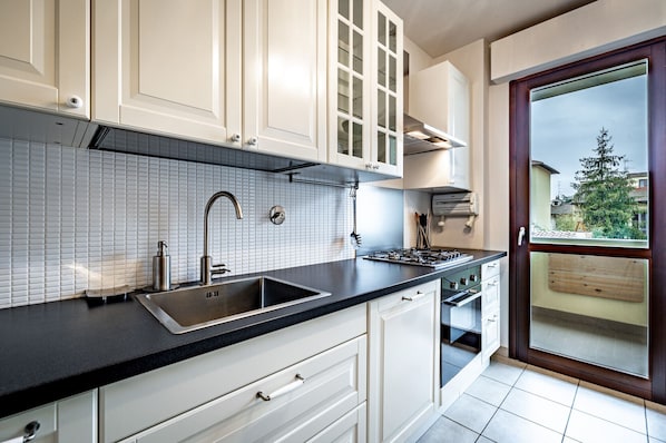 Fridge, microwave, oven, stovetop