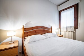 2 chambres, fer et planche à repasser, lit parapluie, Wi-Fi gratuit