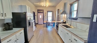 2 King beds only 2 miles to DT and Riverwalk Private Home