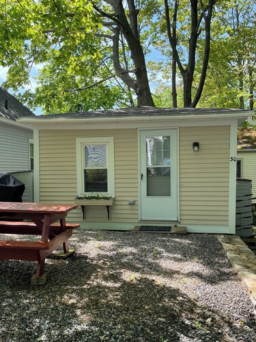 Cozy studio in downtown Ogunquit - 10 min walk to beach and Marginal Way