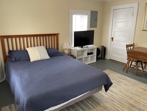 1 bedroom, WiFi, bed sheets - Cozy studio in downtown Ogunquit - 10 min walk to beach and Marginal Way (Ogunquit)