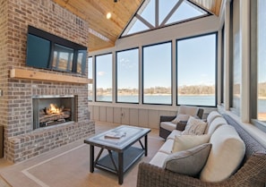 TV, fireplace - Barefoot Bliss w/Stunning Waterfront Lot & Pool (Winchester)