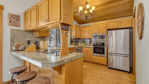 House, Multiple Beds (Witch Hazel - Unit 1) | Private kitchen - Witch Hazel - Unit 1 (Bend)