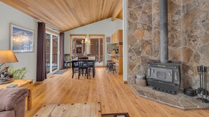 House, Multiple Beds (Witch Hazel - Unit 1) | Interior - Witch Hazel - Unit 1 (Bend)