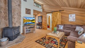 House, Multiple Beds (Witch Hazel - Unit 1) | Living area - Witch Hazel - Unit 1 (Bend)