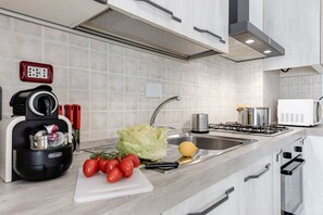 Fridge, microwave, oven, stovetop