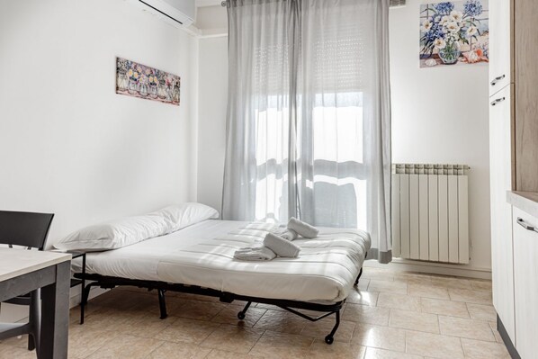 1 bedroom, iron/ironing board, WiFi, bed sheets