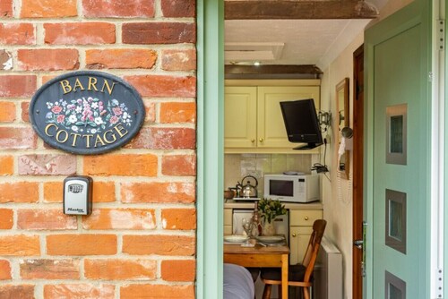 Swift Host Barn Cottage Rural Barn near the Norfolk Broads
