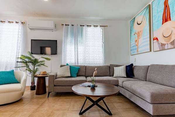 Smart TV - House w/Private Pool, 2 bed/1 bath/full kitchen/grill/near ferries/large yard (Ceiba)