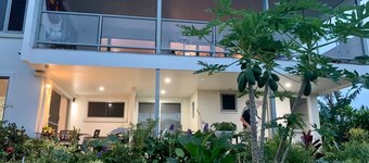 No.2 Entire Beach Side apartment Ocean views too - With King Bed & Kitchenette