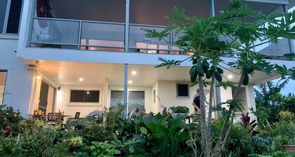 No.2 Entire Beach Side apartment Ocean views too - With King Bed & Kitchenette