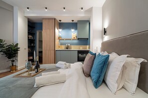 Egyptian cotton sheets, premium bedding, memory foam beds - Trendy & Private City Studios Near Cismigiu & Calea Victoriei (Bucharest)