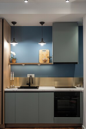 Estúdio conforto | Cozinha privada | Geladeira grande, micro-ondas, fogão, cooktop