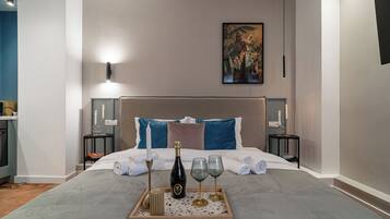 Comfort Studio | Bathroom | Hair dryer, towels, soap, shampoo