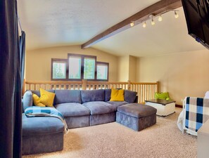 TV, fireplace