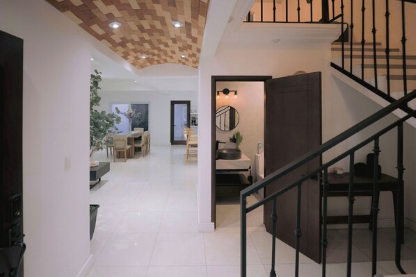 Interior - Modern house, 12 minutes from Antigua. (Santa Lucía Milpas Altas)